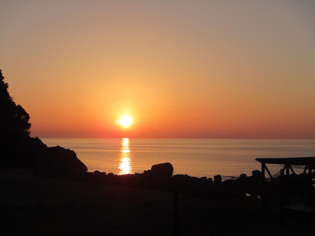 Amakusa West Coast Backpackers Fu-Raibou Ostello Esterno foto